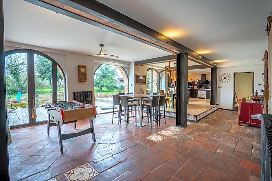 Château Fourclins Domaine privatif 16 personnes Parc & Bassin naturel Proche Toulouse