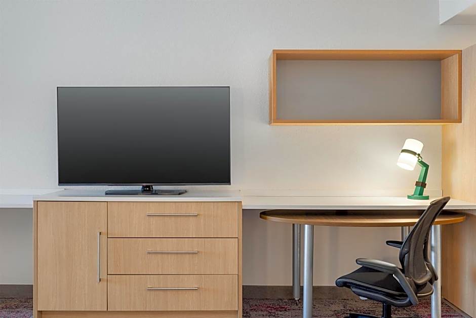 Home2 Suites by Hilton Milwaukee Brookfield