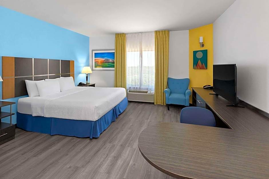 Days Inn & Suites by Wyndham Lubbock Medical Center