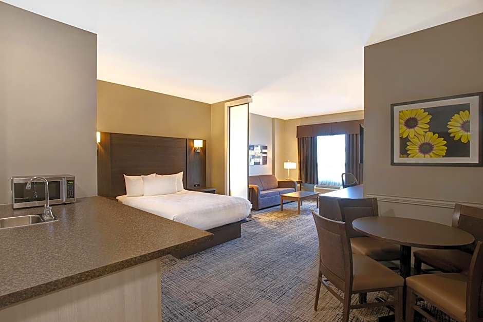 Days Inn & Suites by Wyndham Warman