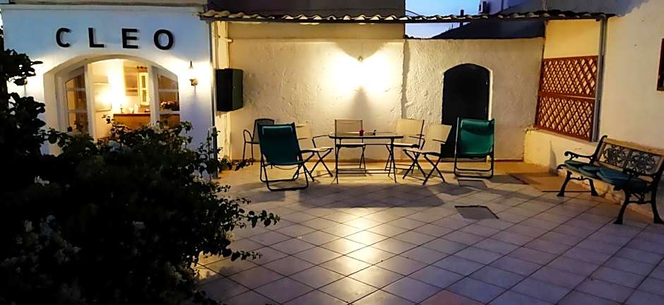 Cleo Rooms 250m from the beach
