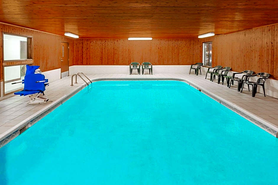 Super 8 by Wyndham Lincoln