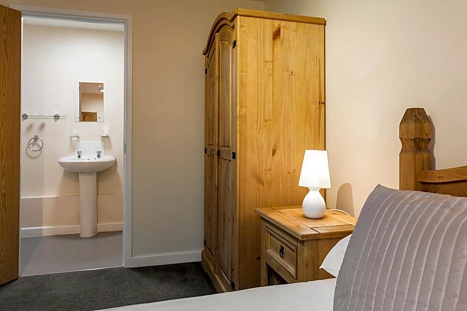 Roydon Marina Village Hotel