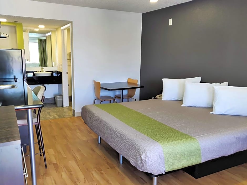 Studio 6-Fresno, CA - Extended Stay