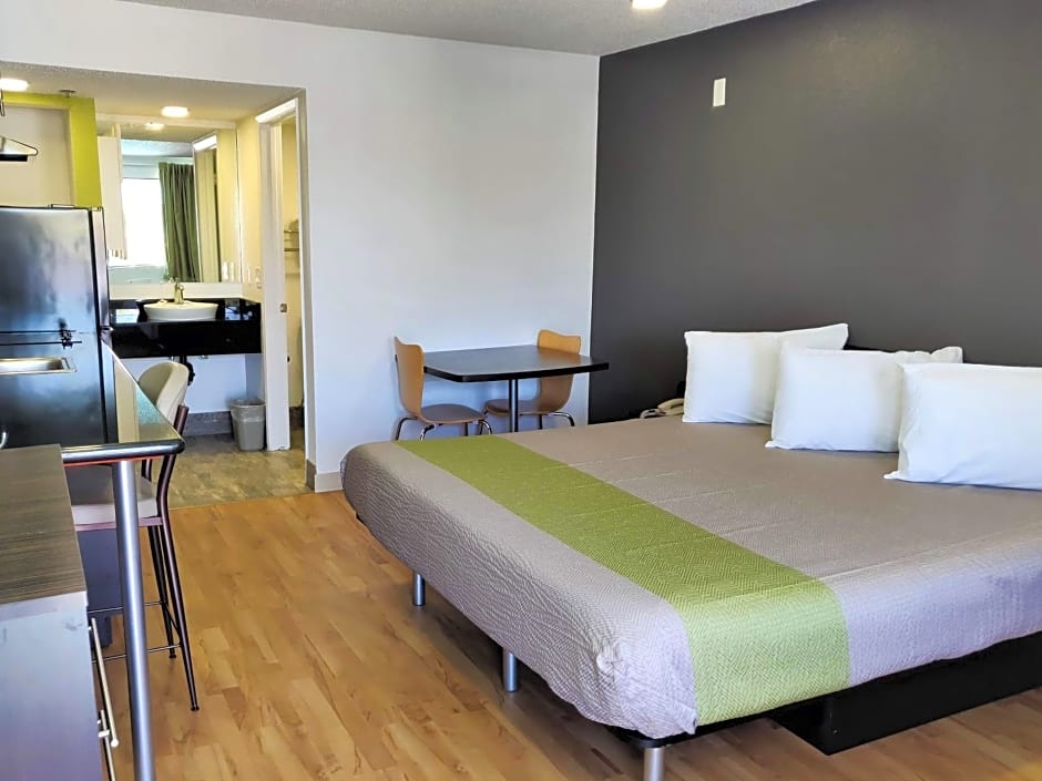 Studio 6 Fresno, CA - Extended Stay