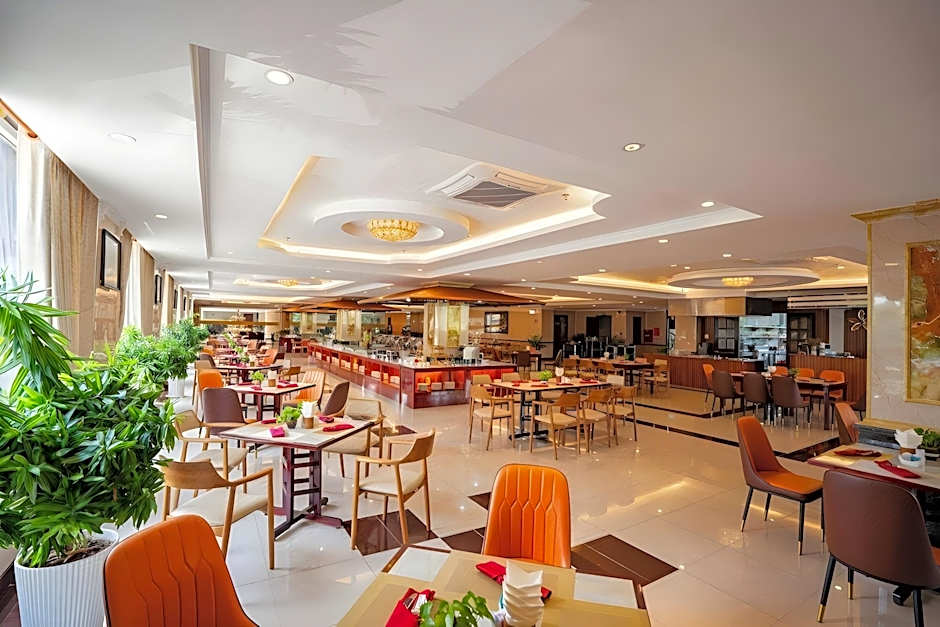 Van Phat Riverside Hotel