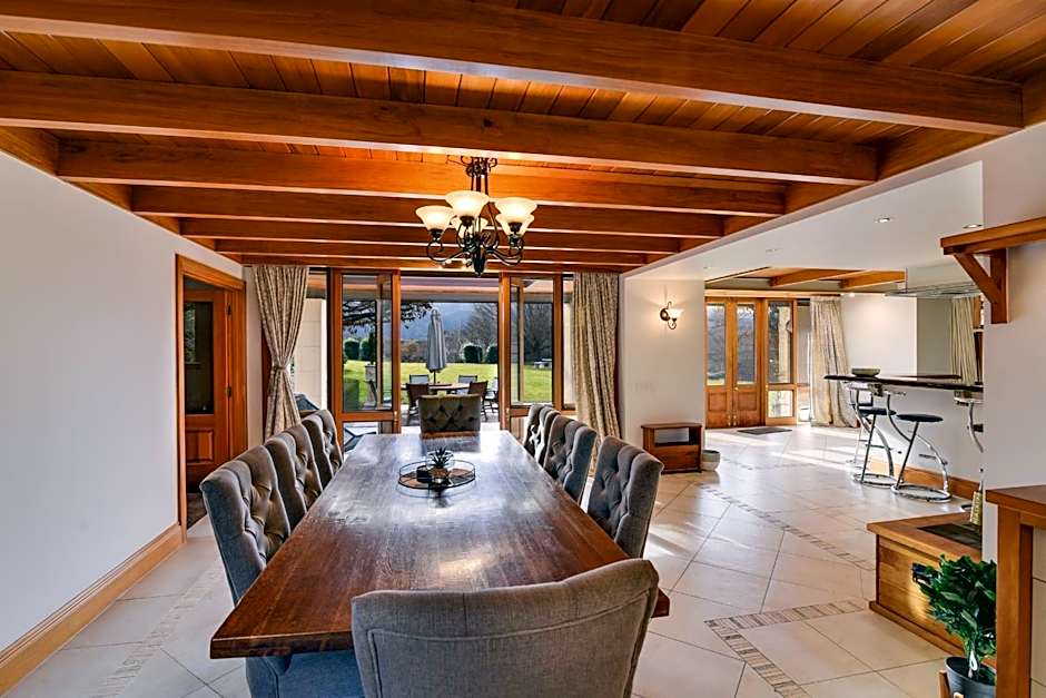 Manata Homestead & Lodge