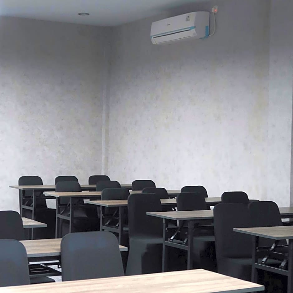 Fhandika Boutique Inc.