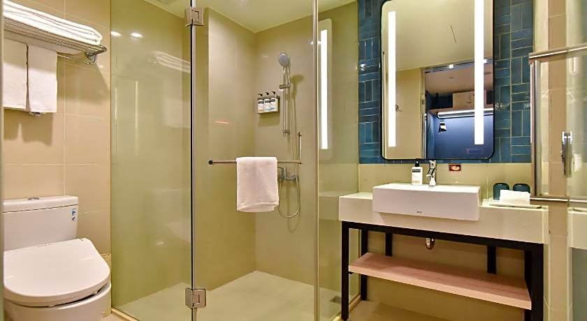 Holiday Inn Express Taipei Train Station