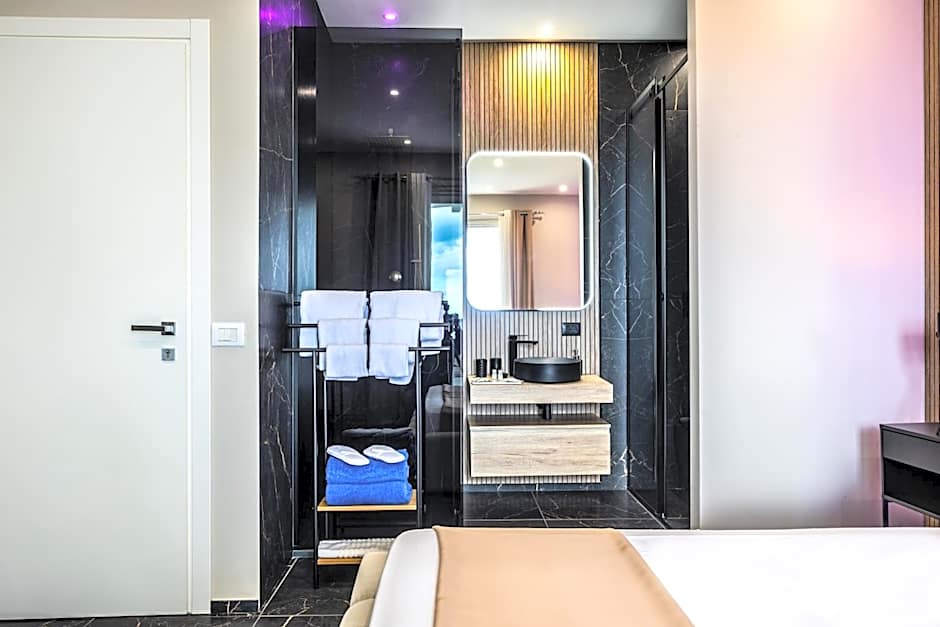 1 Queen Bed, Sea View — 16 fotoğraftan 1. fotoğraf