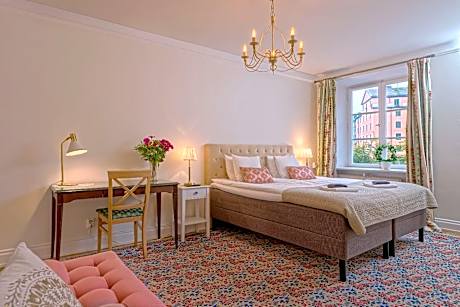 Studio Apartment with Private Bathroom