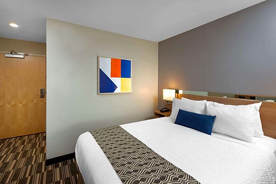 Microtel Inn & Suites by Wyndham Farmington