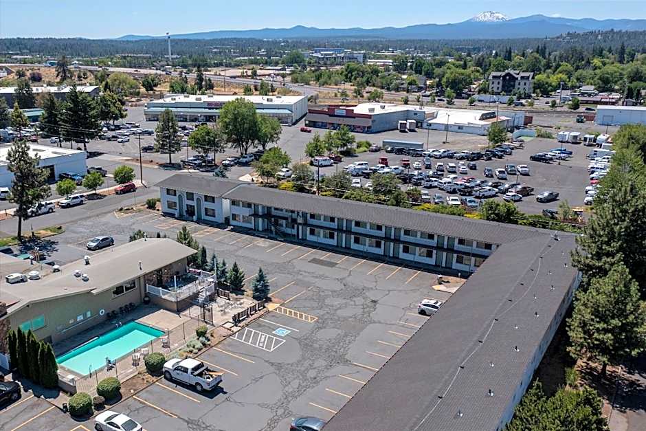Bend Inn & Suites