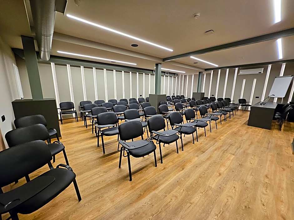 Petousis Hotel & Suites