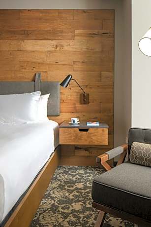 Guest room, 1 King,  City View (Hearing Accessible)