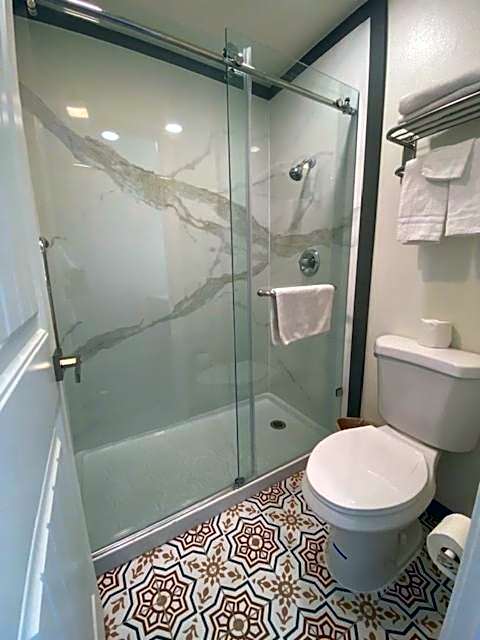 Super 8 by Wyndham Oceanside Downtown