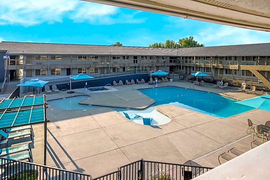 Richland Riverfront Hotel and Conference Center, Ascend Hotel Collection