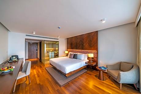 Super Deluxe Room with Sea view - Complimentary sundowner cocktail from 4:30 to 5:30 pm