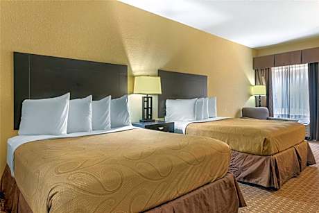 Queen Room with Two Queen Beds and Bath Tub - Mobility Access/Non-Smoking