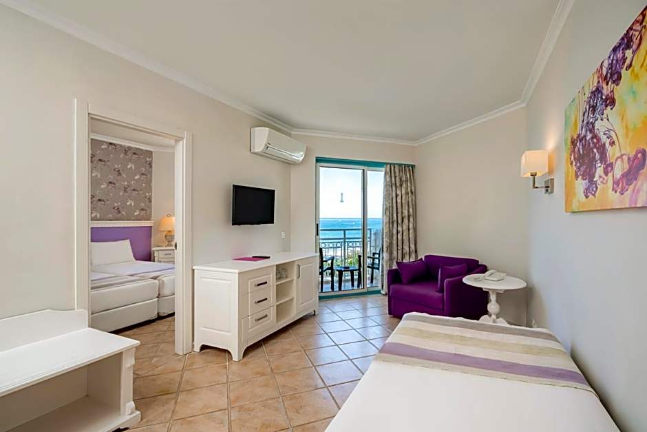 Iz Flower Side Beach Hotel