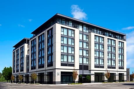 Holman Riverfront Park Hotel Salem, Tapestry by Hilton