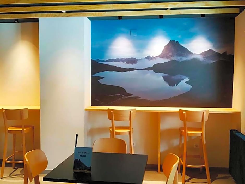 Apartamentos Midi 3000