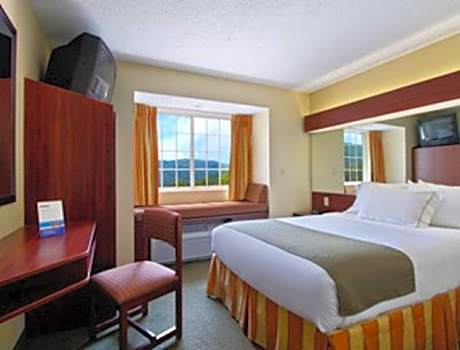 1 King Bed Suite Non-Smoking