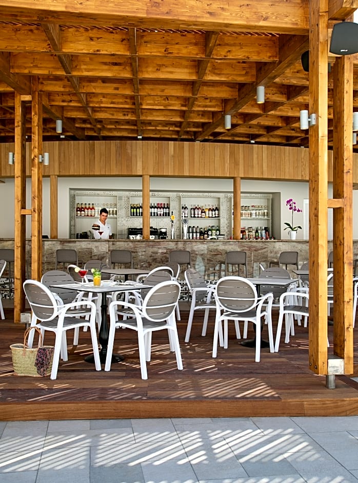 Vangelis Hotel & Suites