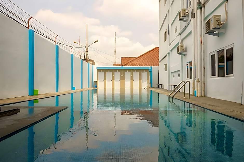 RedDoorz Plus near Palembang Icon Mall 2