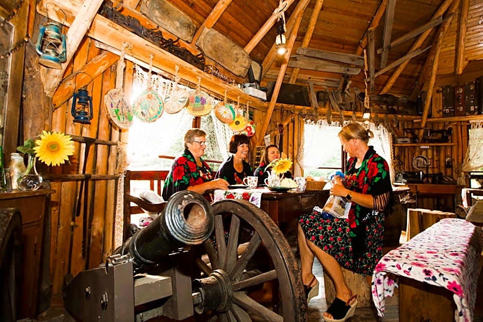 Ośrodek Wypoczynkowy Mamczur Pizuny, Roztocze, PROMOCJA ! Domki z kominkami w sercu lasu, sauna, jacuzzi w cenie wynajmu