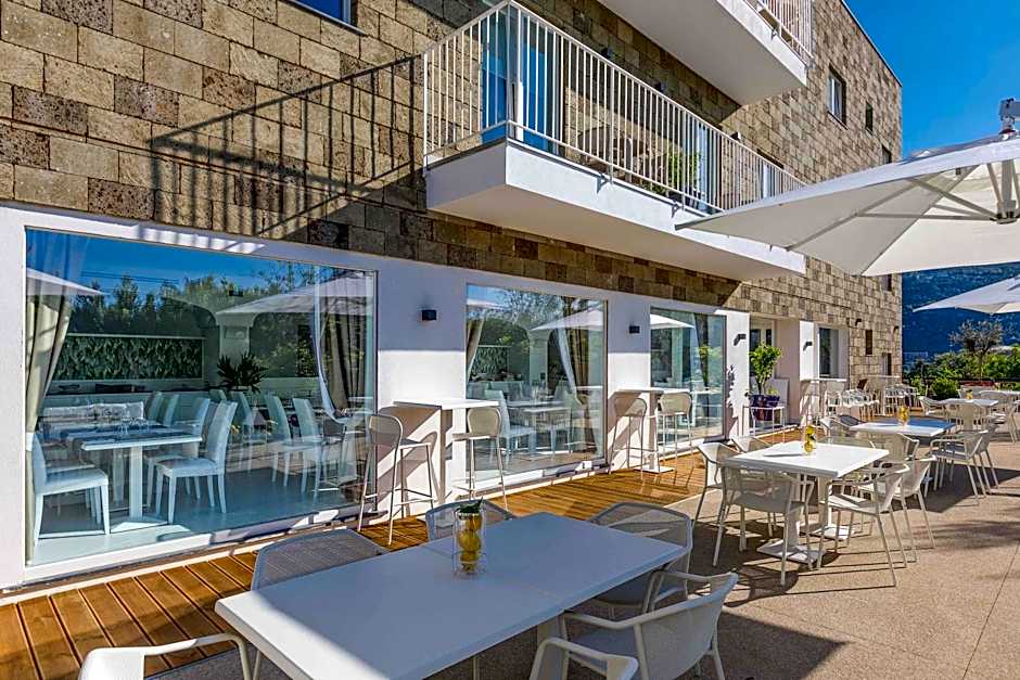 Domo 20 Hotel & Rooftop