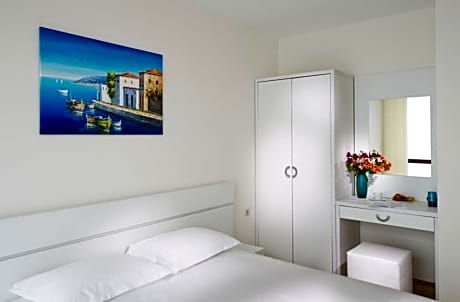 Standard One-Bedroom Apartment with Terrace and Sea View