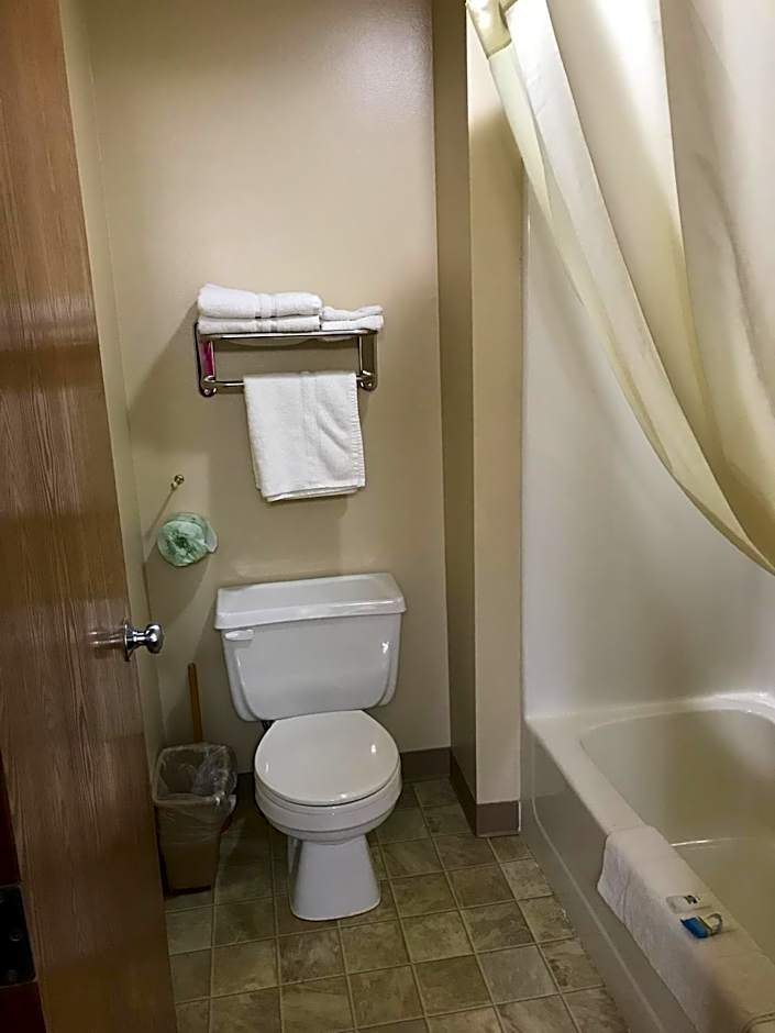 Heartland Hotel & Suites