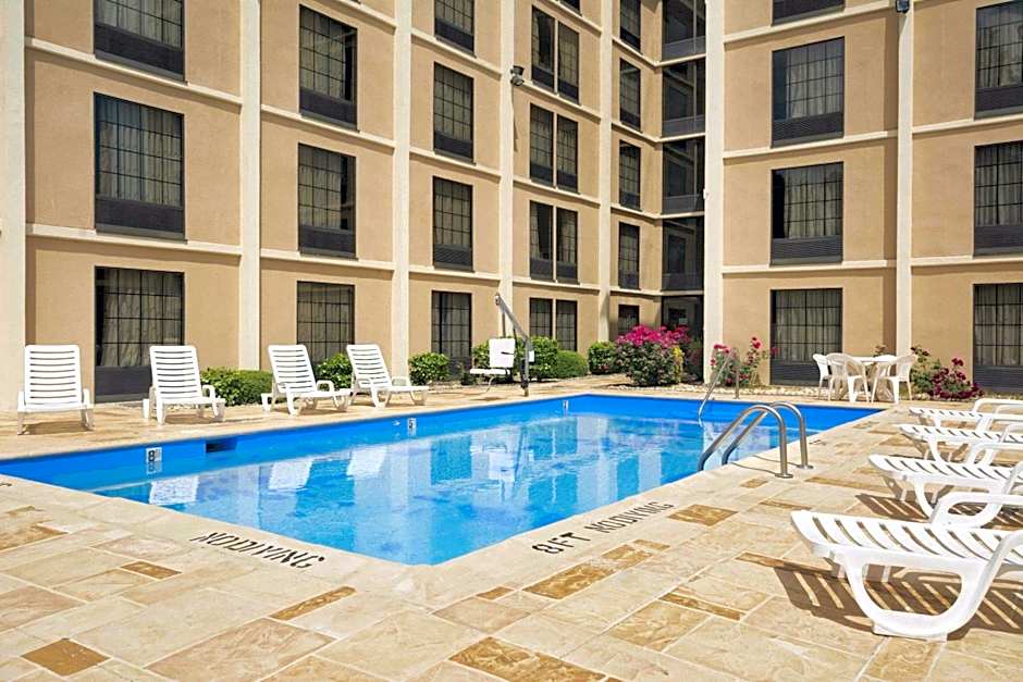 Days Inn by Wyndham Rome Downtown