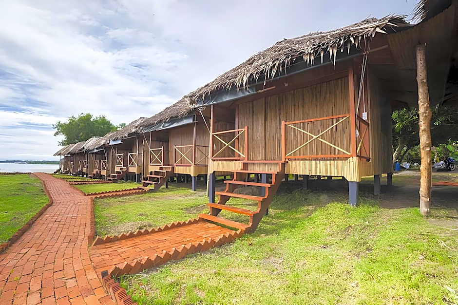 9 Huts on a Hill