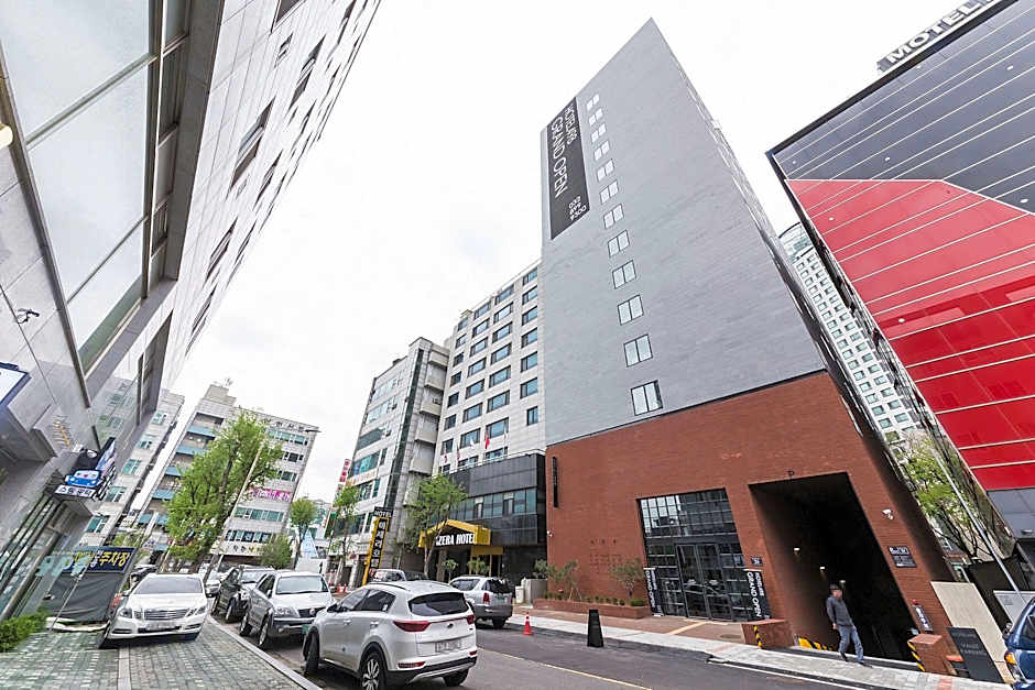 HOTEL498