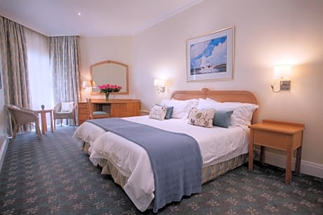 Twin Room with Partial Sea View