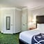 La Quinta Inn & Suites by Wyndham Melbourne