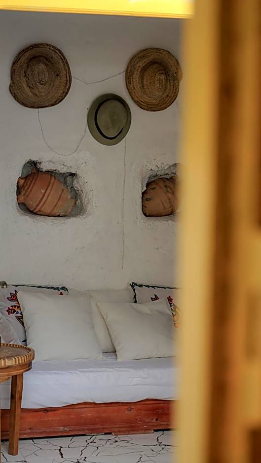 AJARIF ⴰⵊⴰⵔⵉⴼ - Fisherman cabin