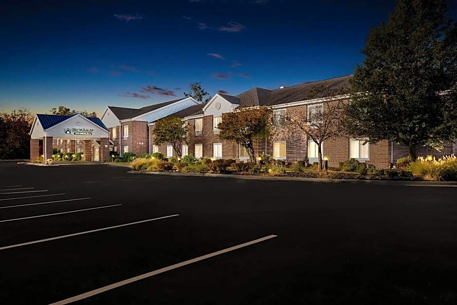 HomeTowne Studios by Red Roof East Lansing - Okemos