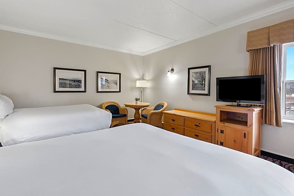 Cherry Tree Inn & Suites