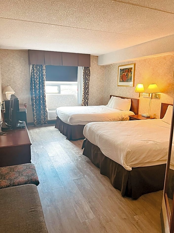 Lexington Inn & Suites Windsor