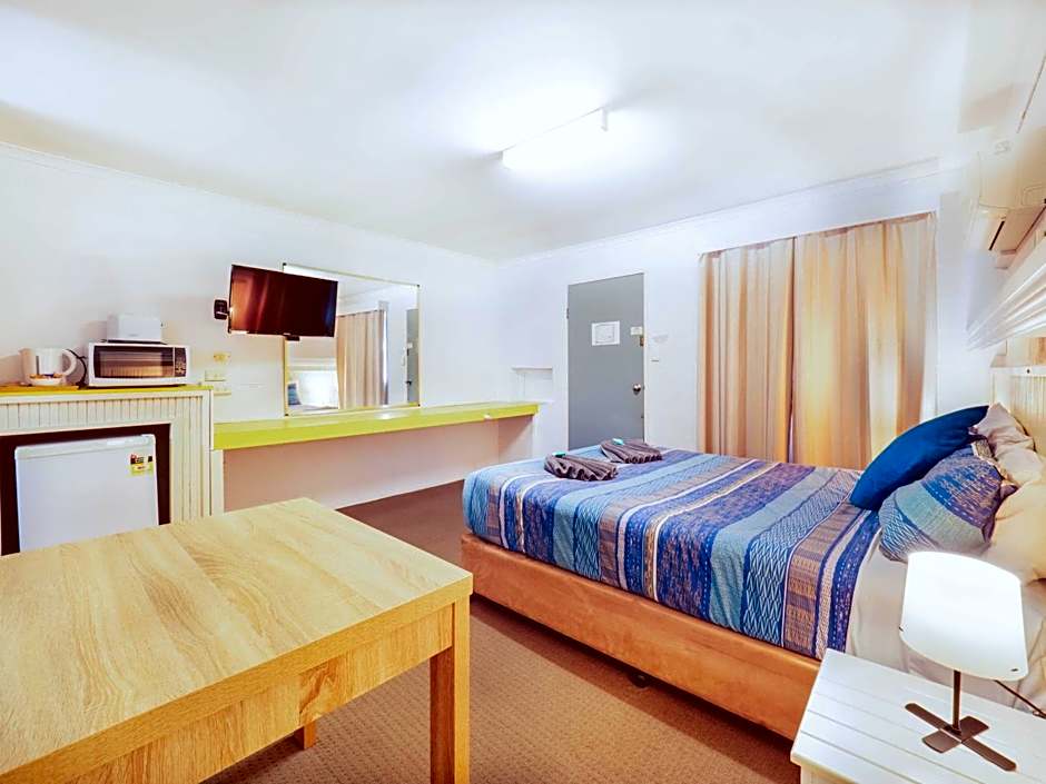 Boyne Island Motel and Villas