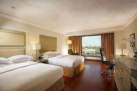 Double Room with City View - Club Level