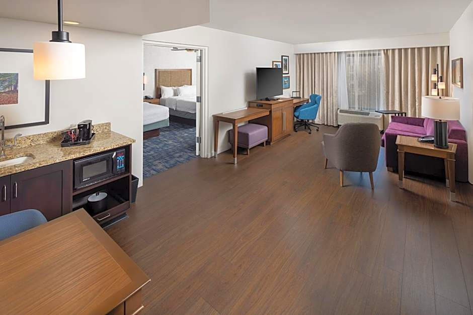 Hampton Inn & Suites Asheville Airport