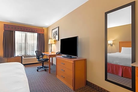 Accessible - 1 King, Mobility Accessible, Bathtub, Non-Smoking, Full Breakfast
