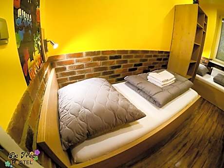 Twin Room "Hostel" with Shared Bathroom