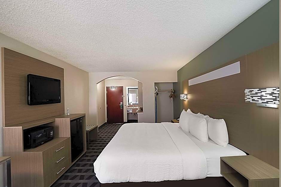 Quality Inn & Suites DFW Airport South