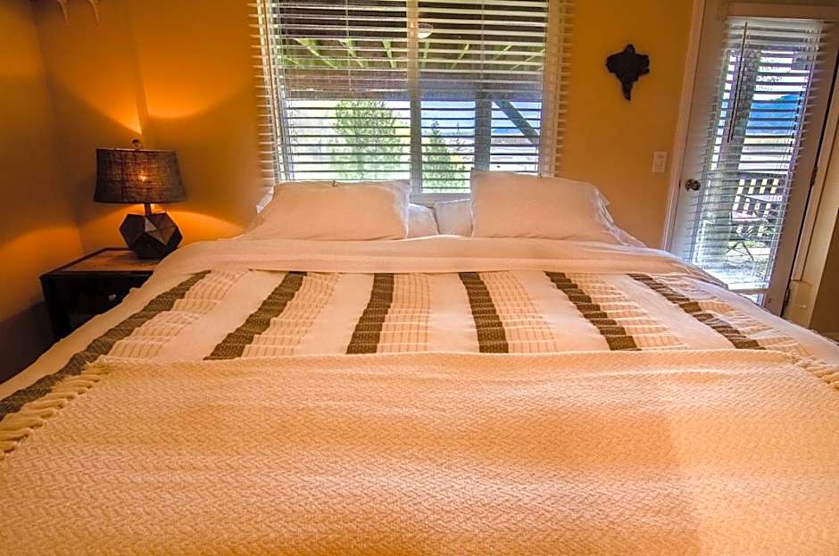 The Fraser River's Edge B&B Lodge