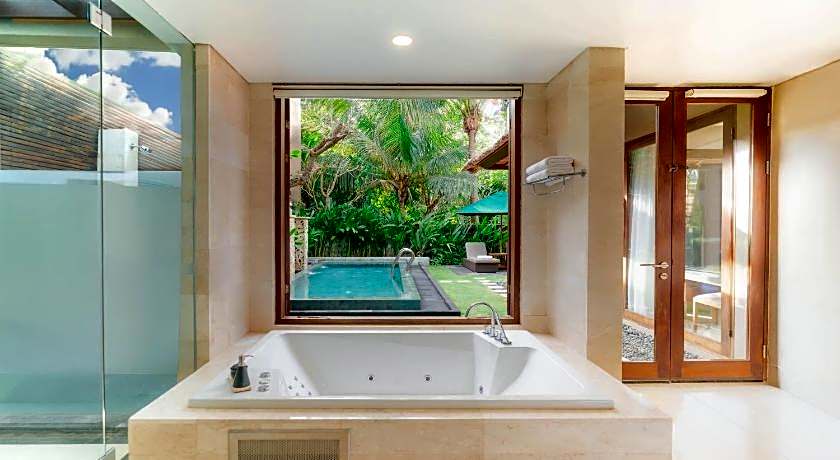Legian Beach Hotel